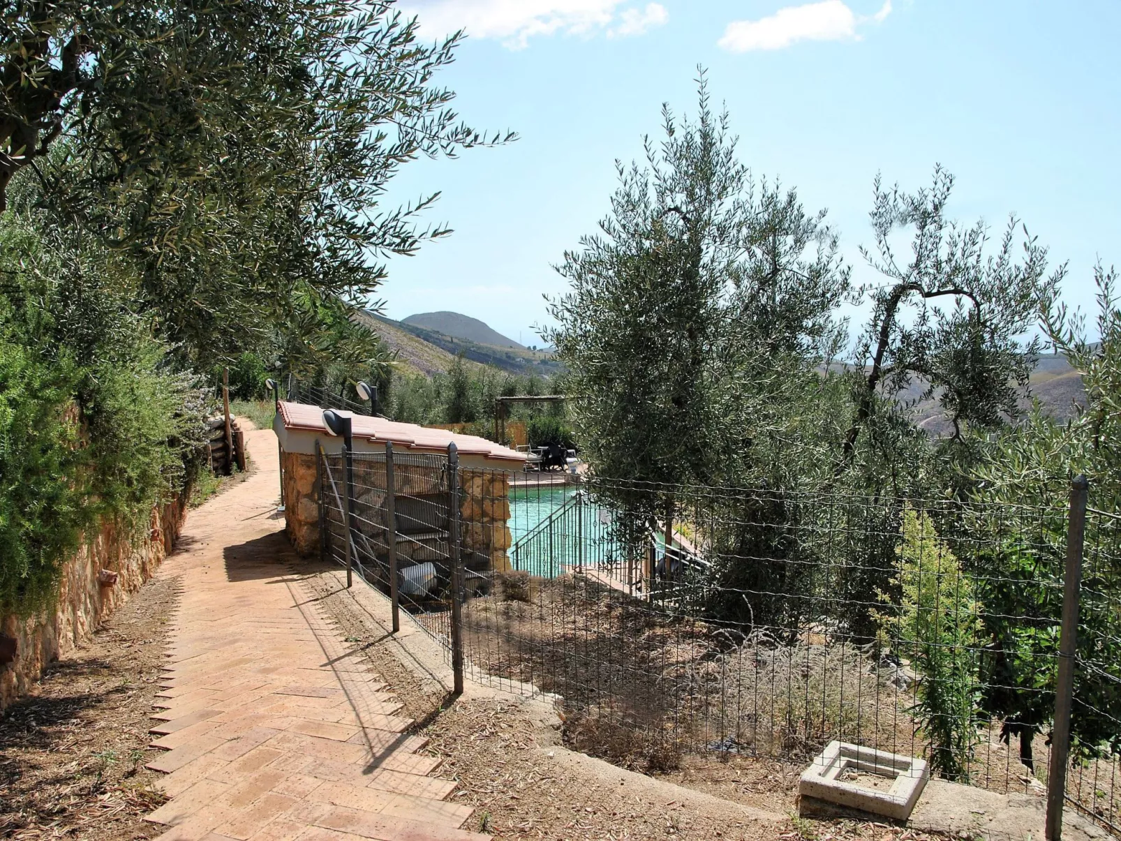 Doppelhaushälfte mit Gemeinschaftspool-Buiten