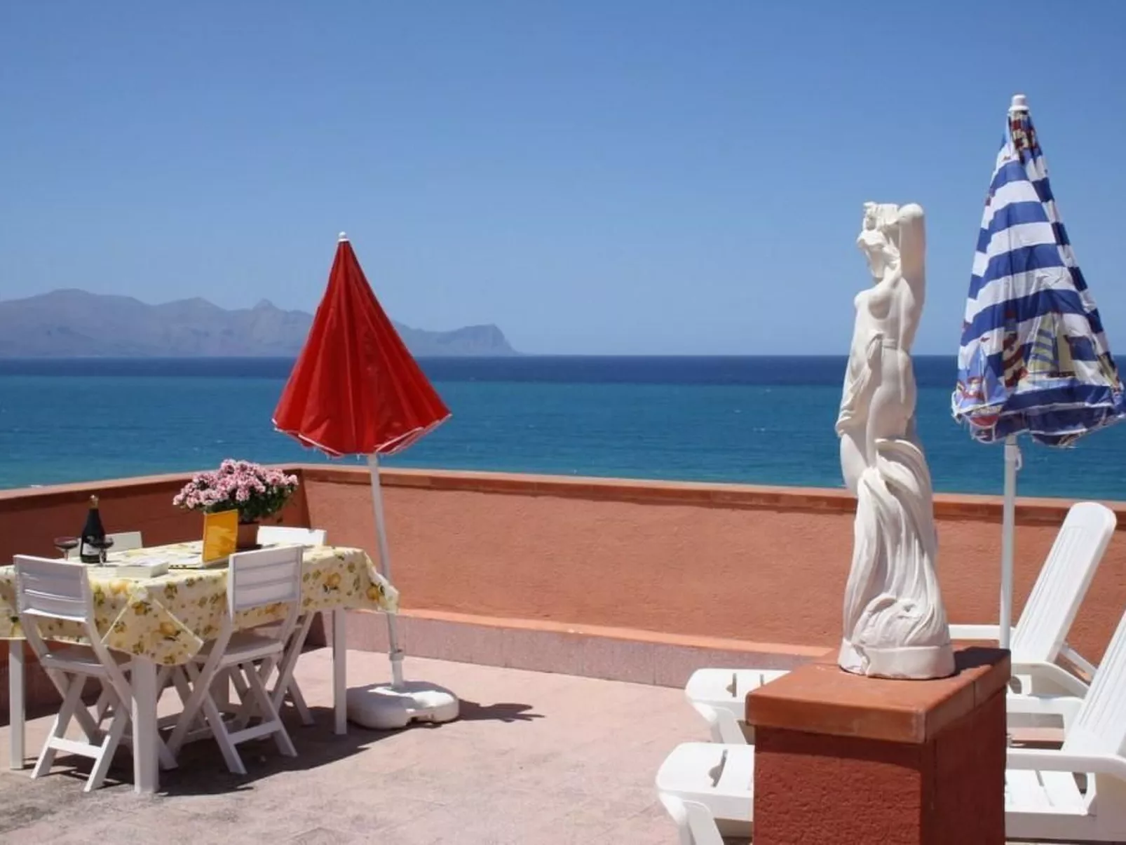 Wohnung in Balestrate mit kostenlosem Parkplatz-Buiten