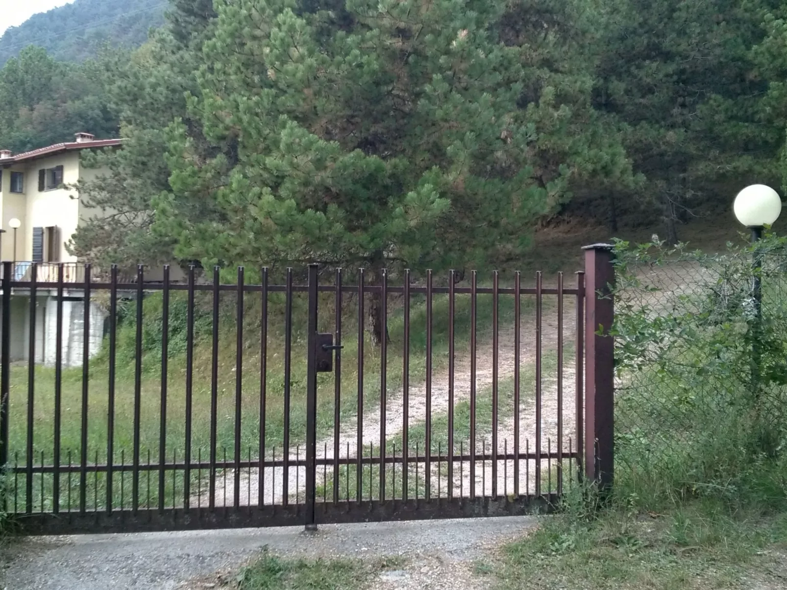In einer Villa mit Garten und Blick auf den Gardasee-Buiten