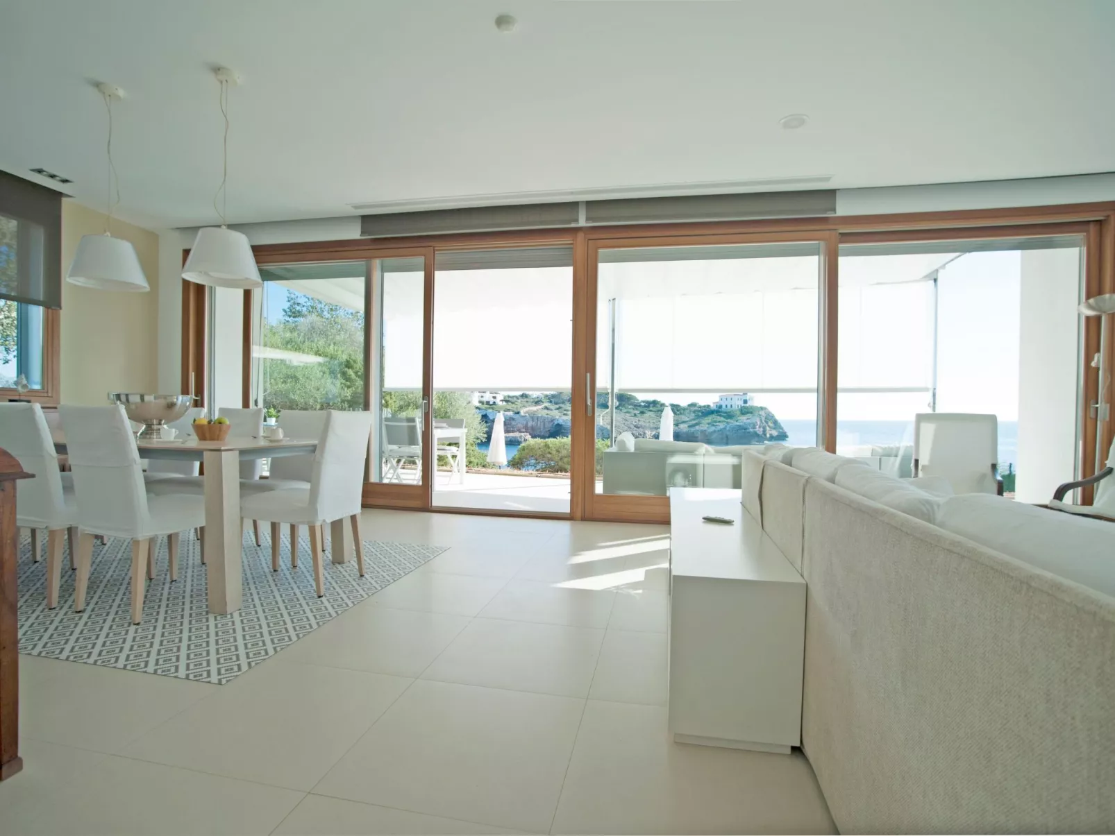 Majestätische Villa mit 5 Schlafzimmern und Pool direkt am Meer-Binnen