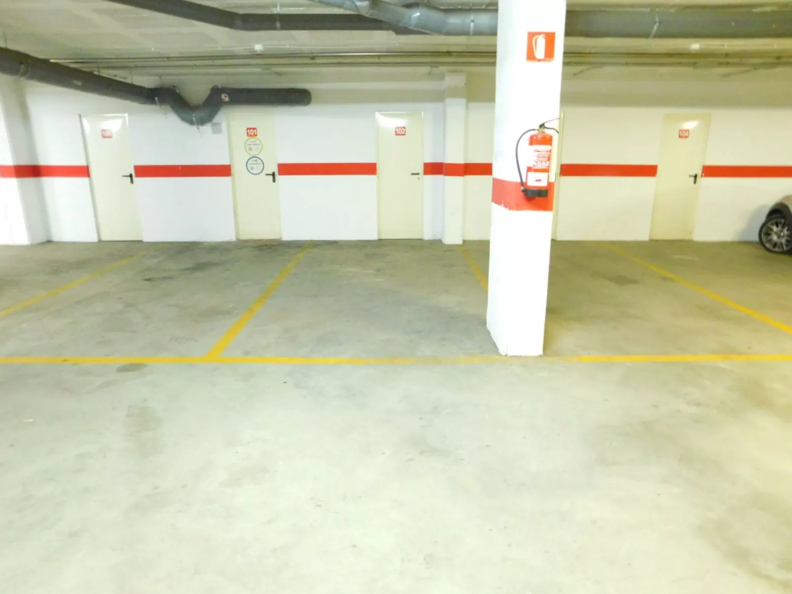 Wohnung mit privatem Parkplatz und Gemeinschaftspool-Buiten