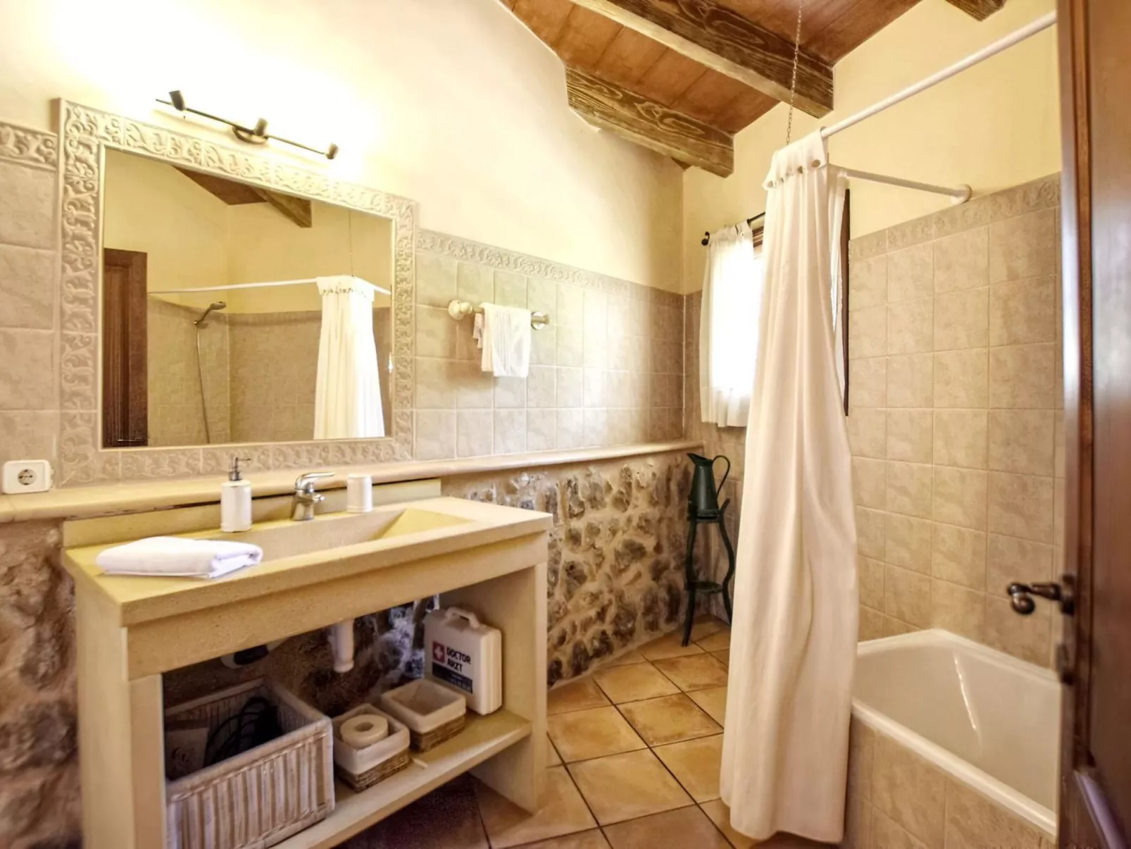 Finca in idyllischer Umgebung Pool & Klima 8 Pers-Binnen