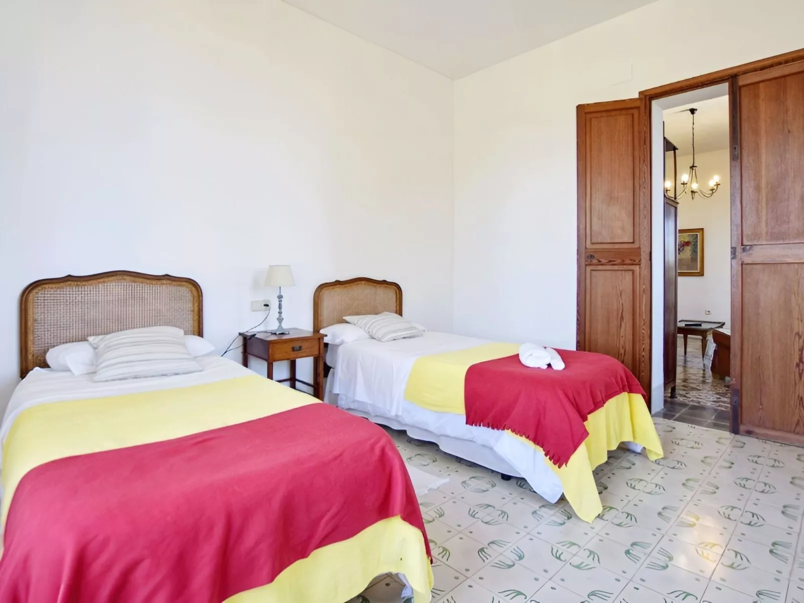 Großes Landhaus mit Schwimmbad in Meeresnähe-Image-tags.info