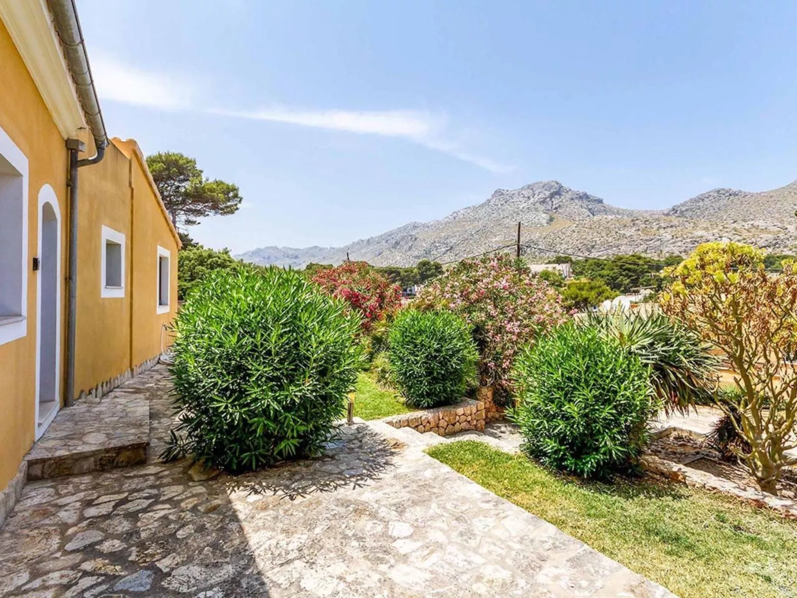 Villa Alexandria Cala Sant Vicenç-Buiten