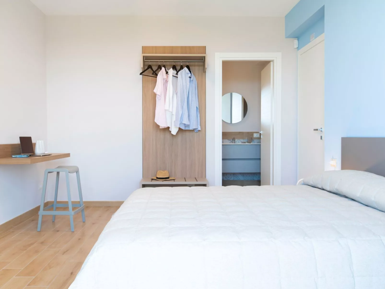 Villa mit Panoramablick auf das Meer, umgeben von der Natur-Binnen