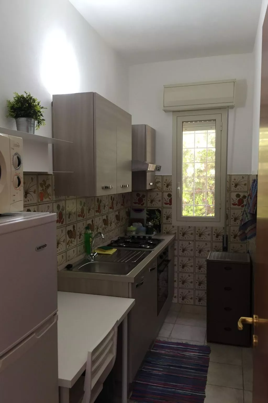 Ebenerdig auch für Rollstuhlfahrer geeignet mit Terrasse und Parkplatz-Image-tags.info