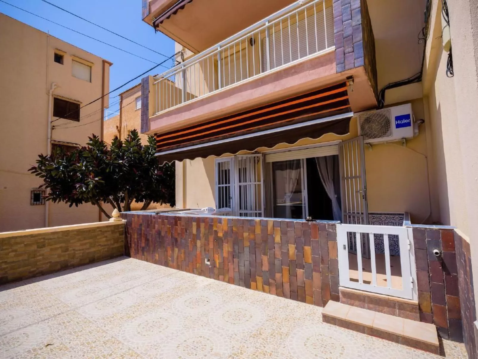 "Limonka" mit eigener Terrasse-Buiten