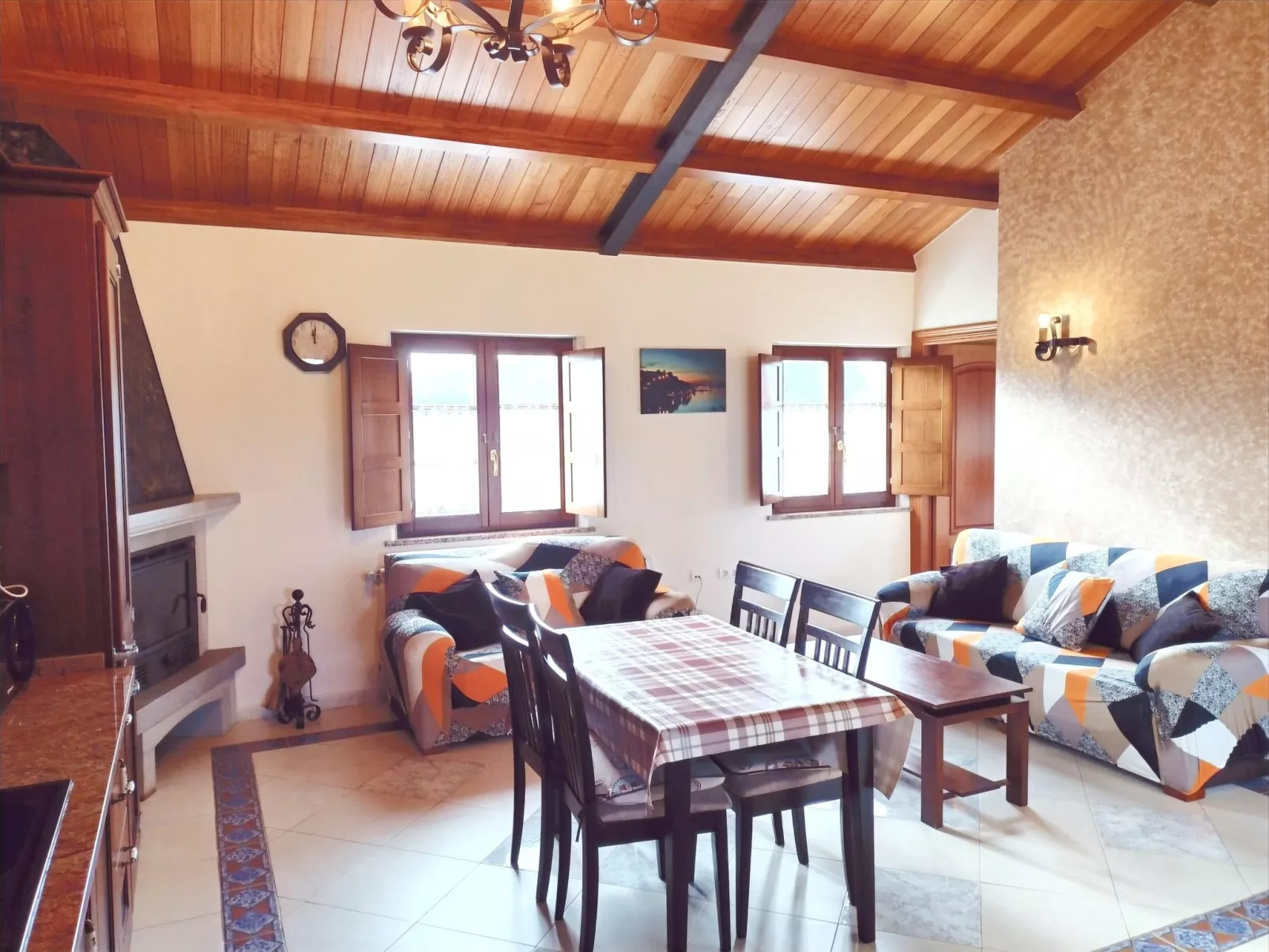 Unterkunft mit Aussicht in "Apartamentos Navalin".-Binnen