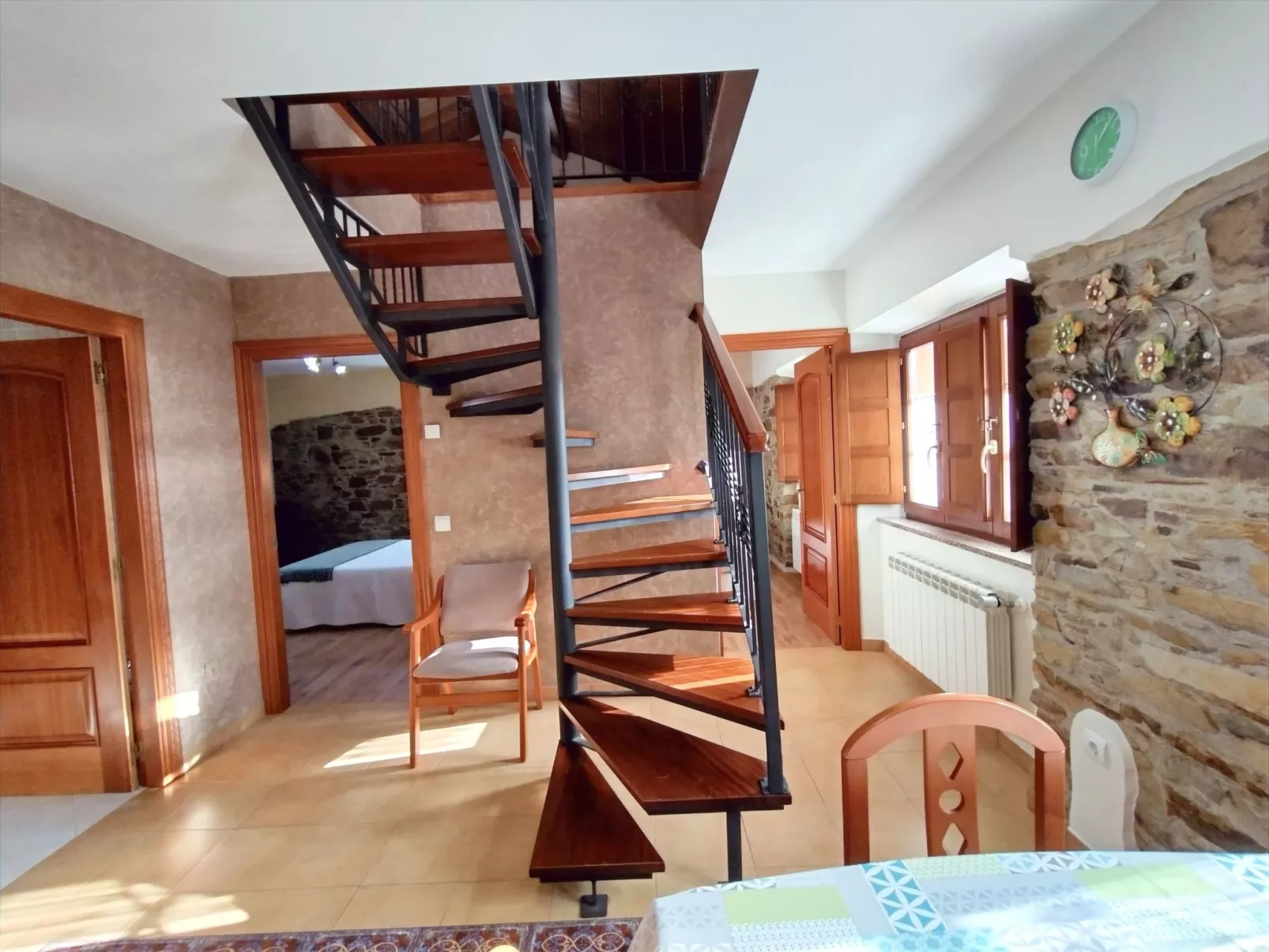 Schönes Duplex mit Aussicht, Pool und Garten-Image-tags.info