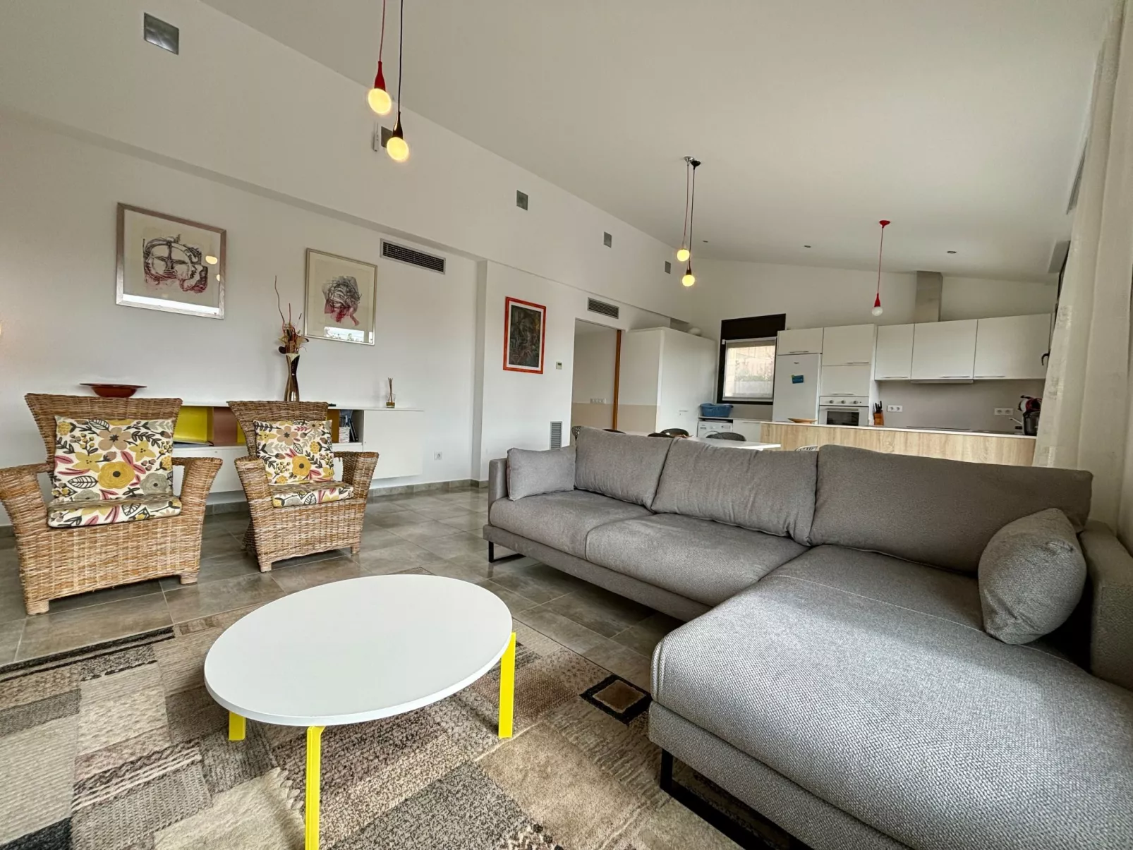 Modernes Einfamilienhaus mit Pool-Binnen