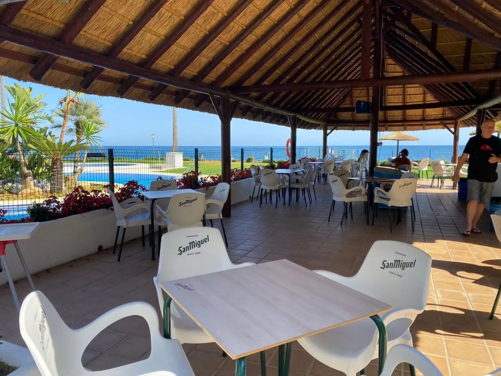 In Sitio De Calahonda mit Privatem Parkplatz und Meerblick-Binnen