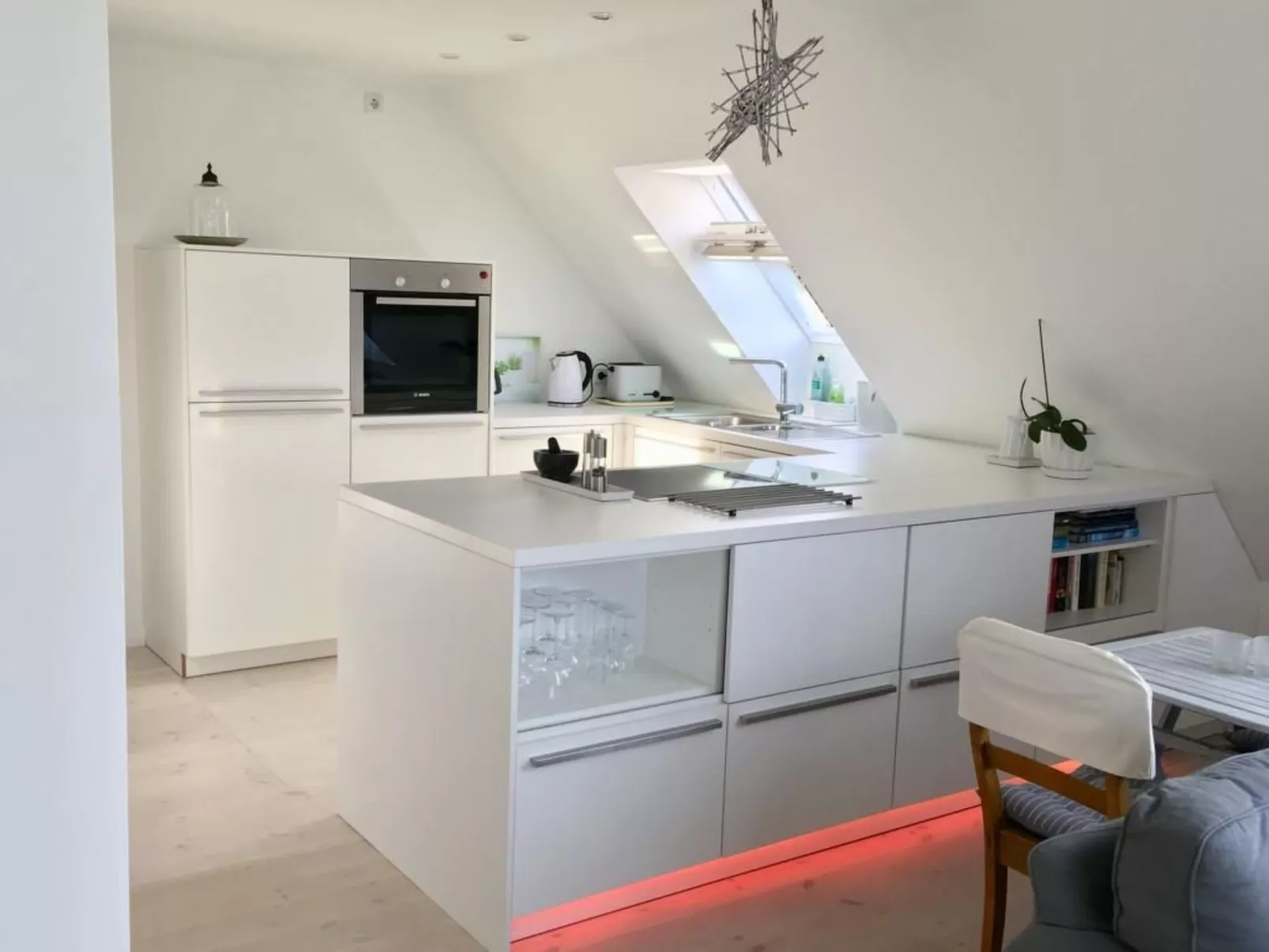 Helle Dachgeschosswohnung an der Flensburger Förde-Image-tags.info