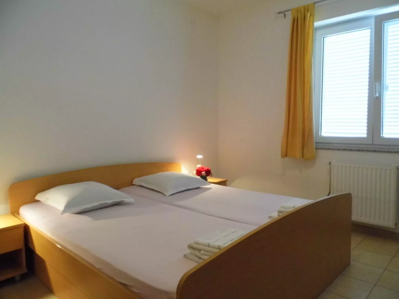 Schöne, geräumige Wohnung in der ersten Etage-Binnen