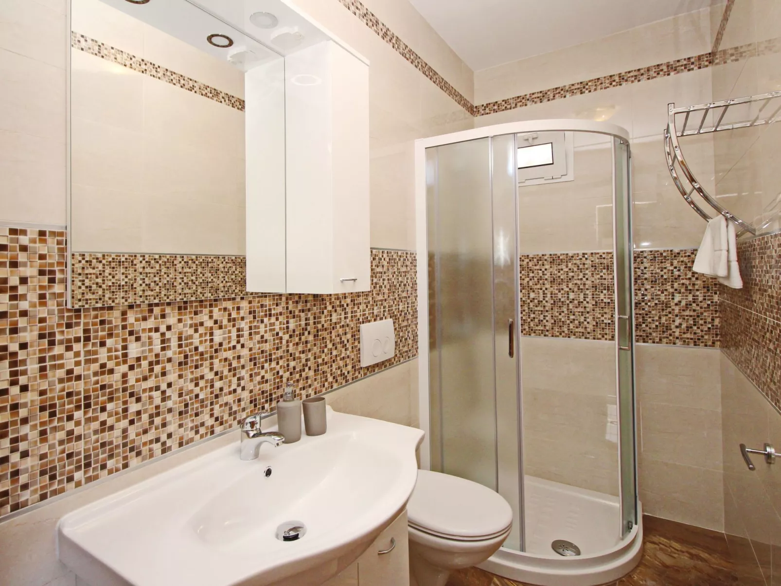 Modern eingerichtete Apartment für 4 Personen, Klimatisiert, freie Parkplatz un-Image-tags.info