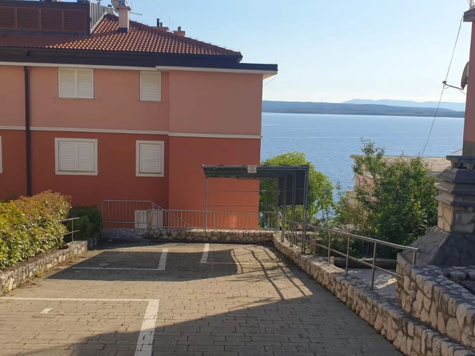 Golden View-Image-tags.info