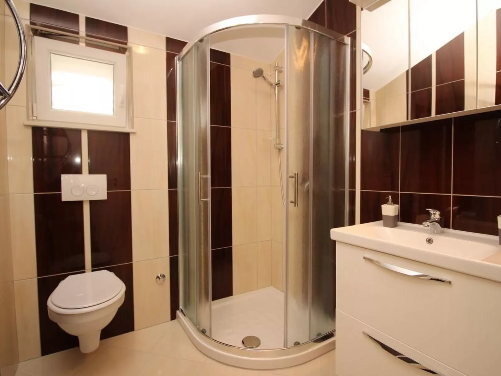 Gorica II A2+2 br.8-Binnen