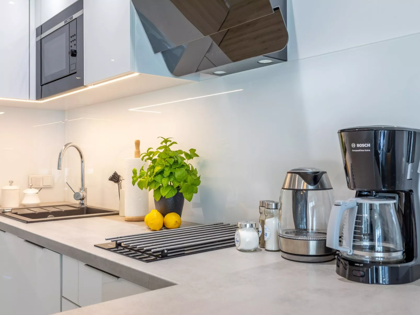 Lichtdurchflutete Ferienwohnung Bianco am Meer-Image-tags.info