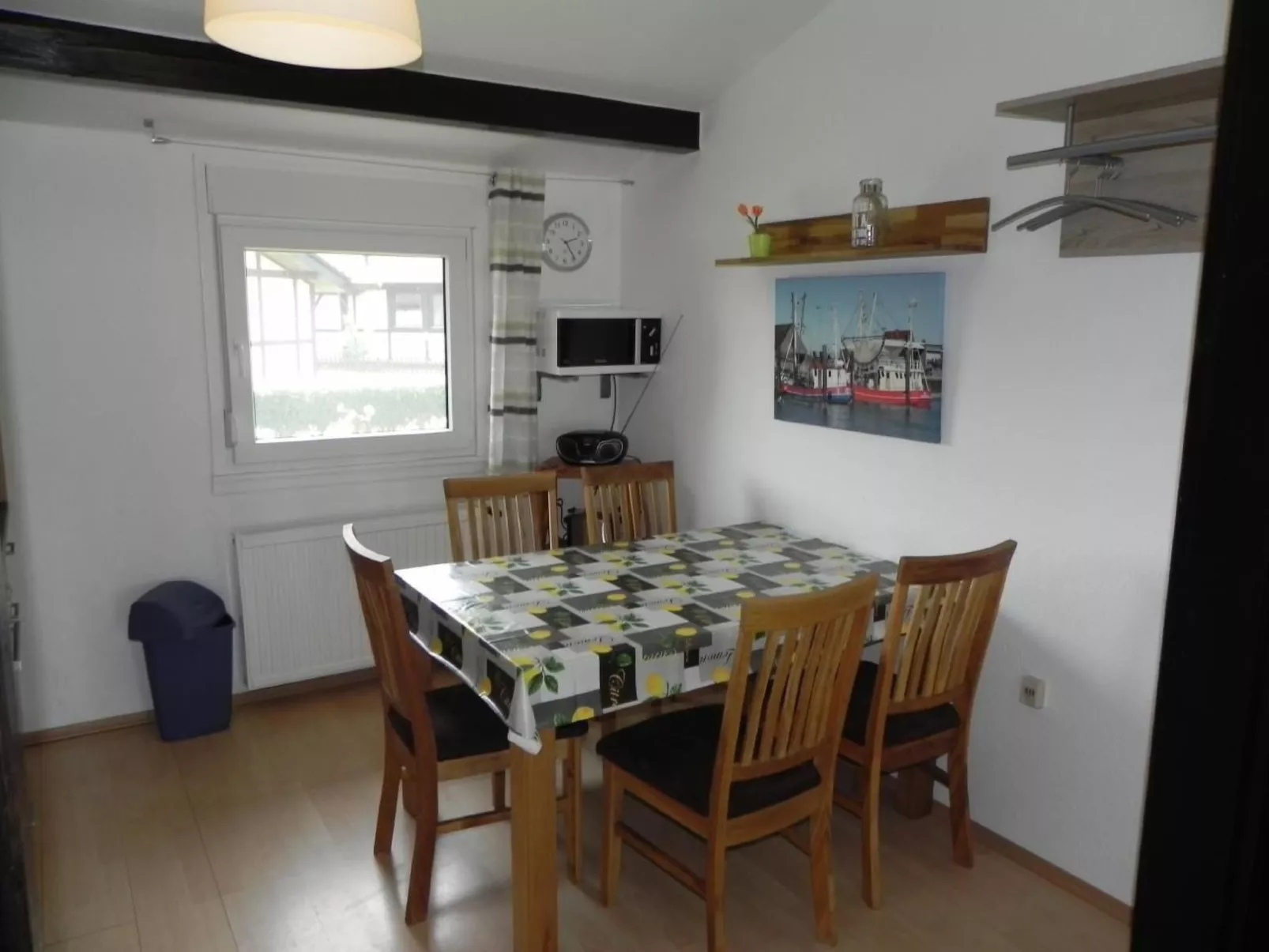 Freistehendes Ferienhaus in 2.Reihe am See-Binnen