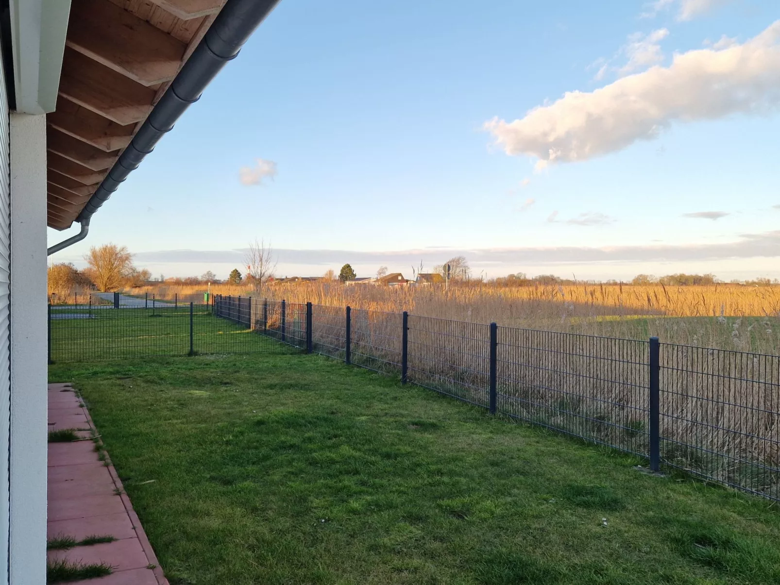 G9 eingezäuntes Haus in Randlage mit Weitblick-Buiten