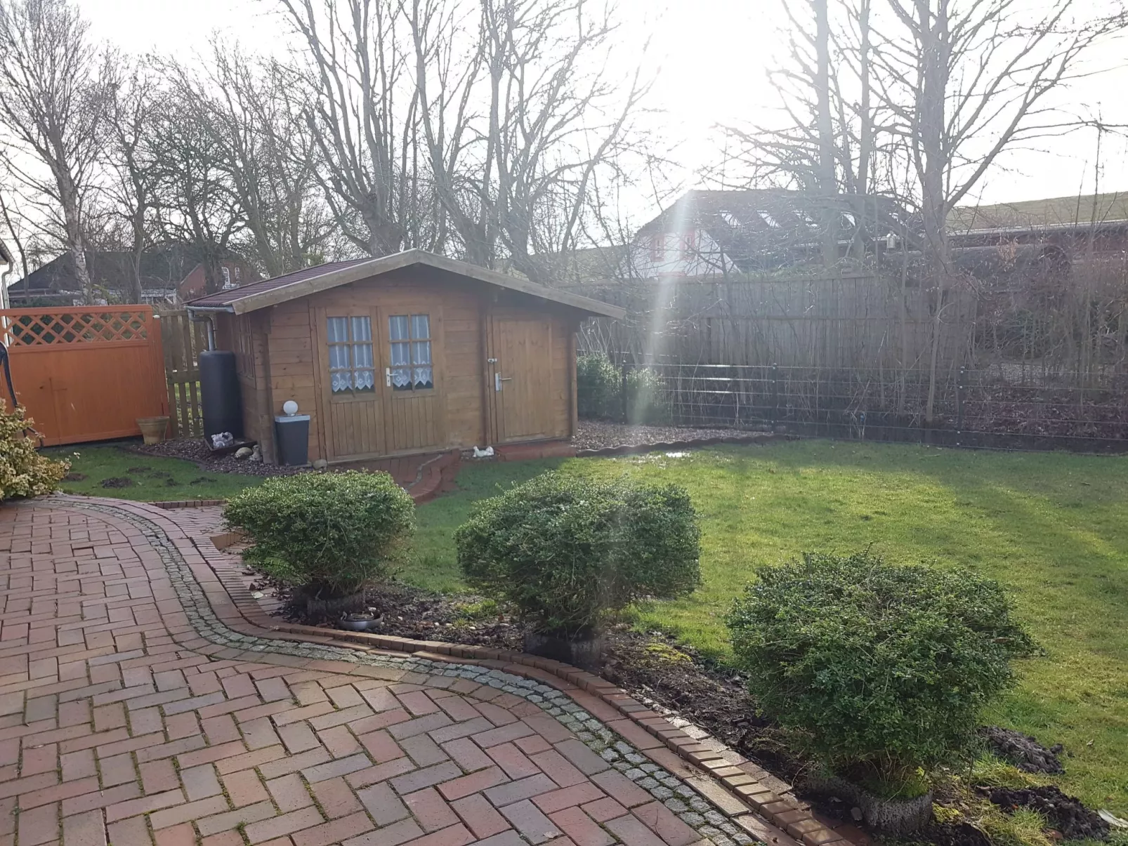 E13 Ferienhaus mit Garten, Terrasse und Deichbli-Buiten