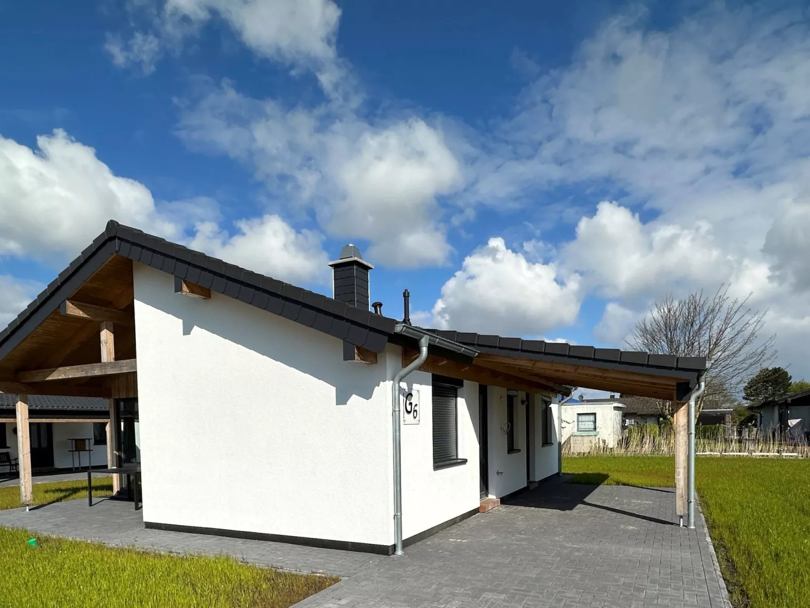 G6 Freistehendes Haus mit Garten und Wallbox-Buiten