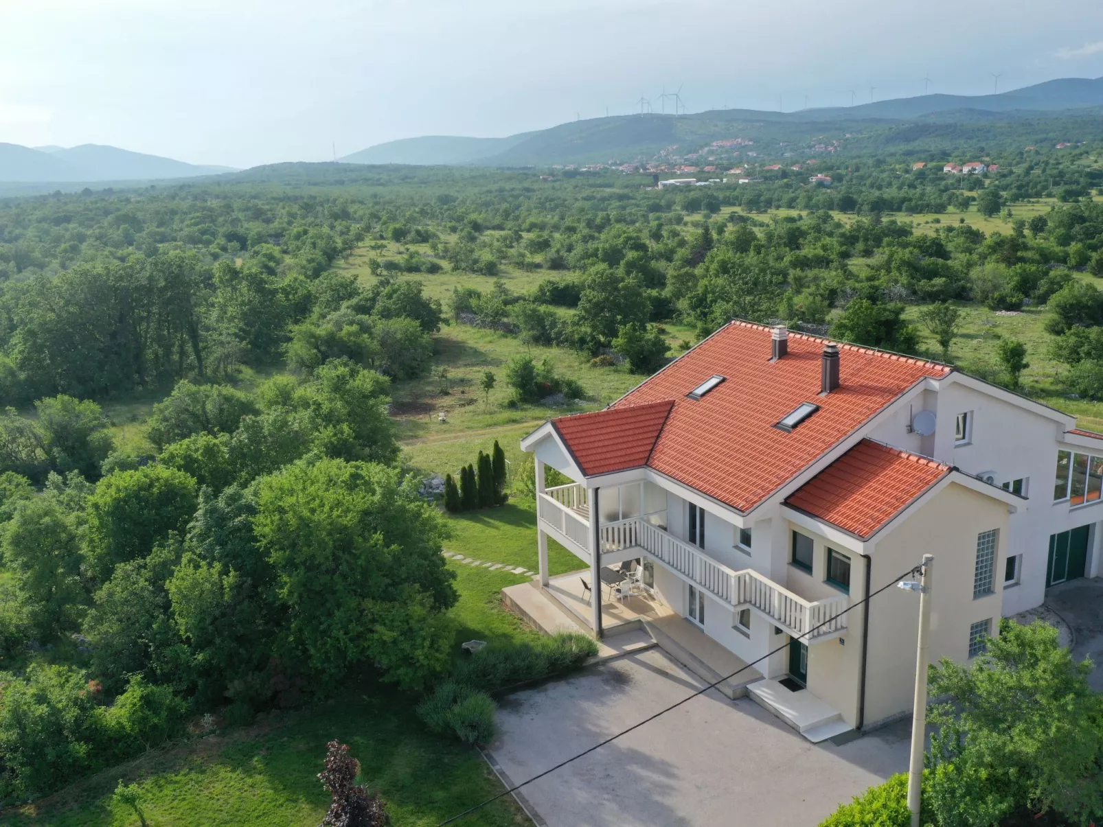 Villa Ivy mit perfekter Privatsphäre, Pool, Sauna - Buiten