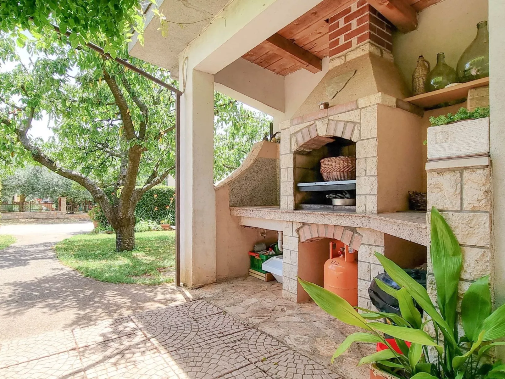 "Nina" mit Blick auf das Wasser-Buiten