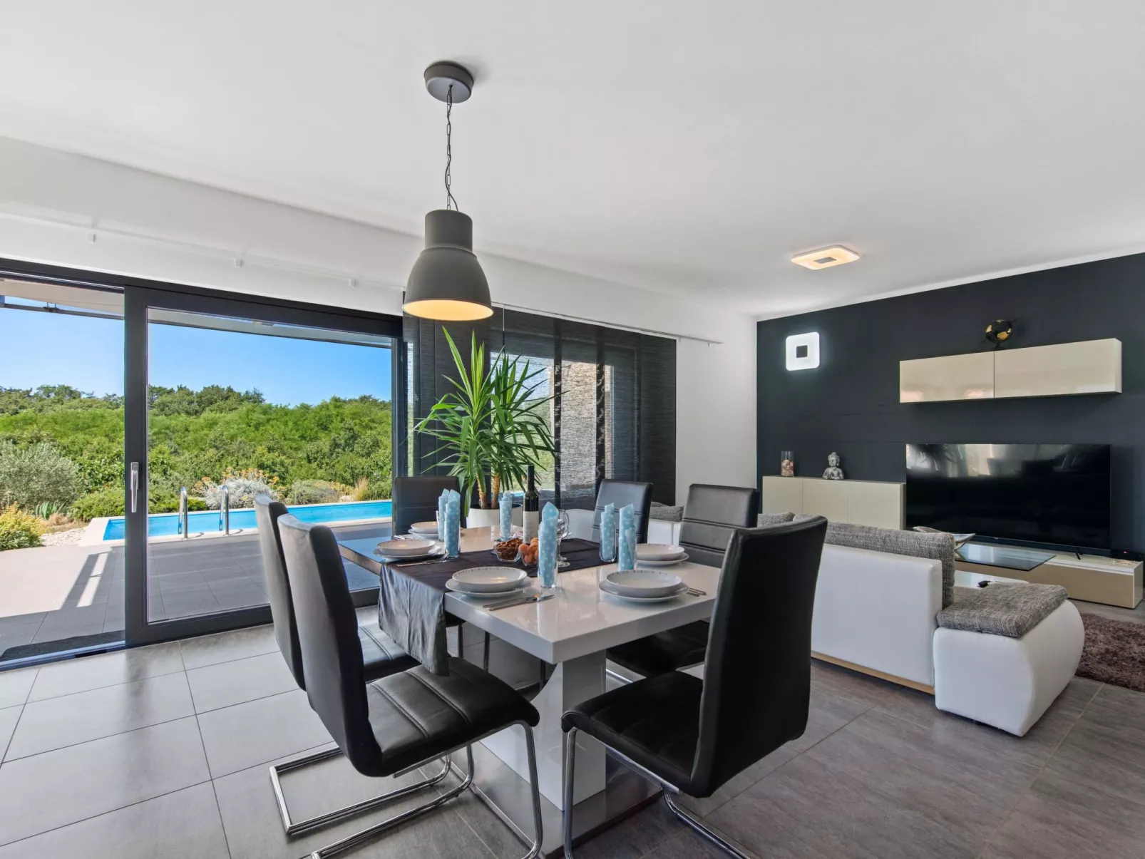 Wunderschönes Ferienhaus in Bužinija mit Pool-Buiten