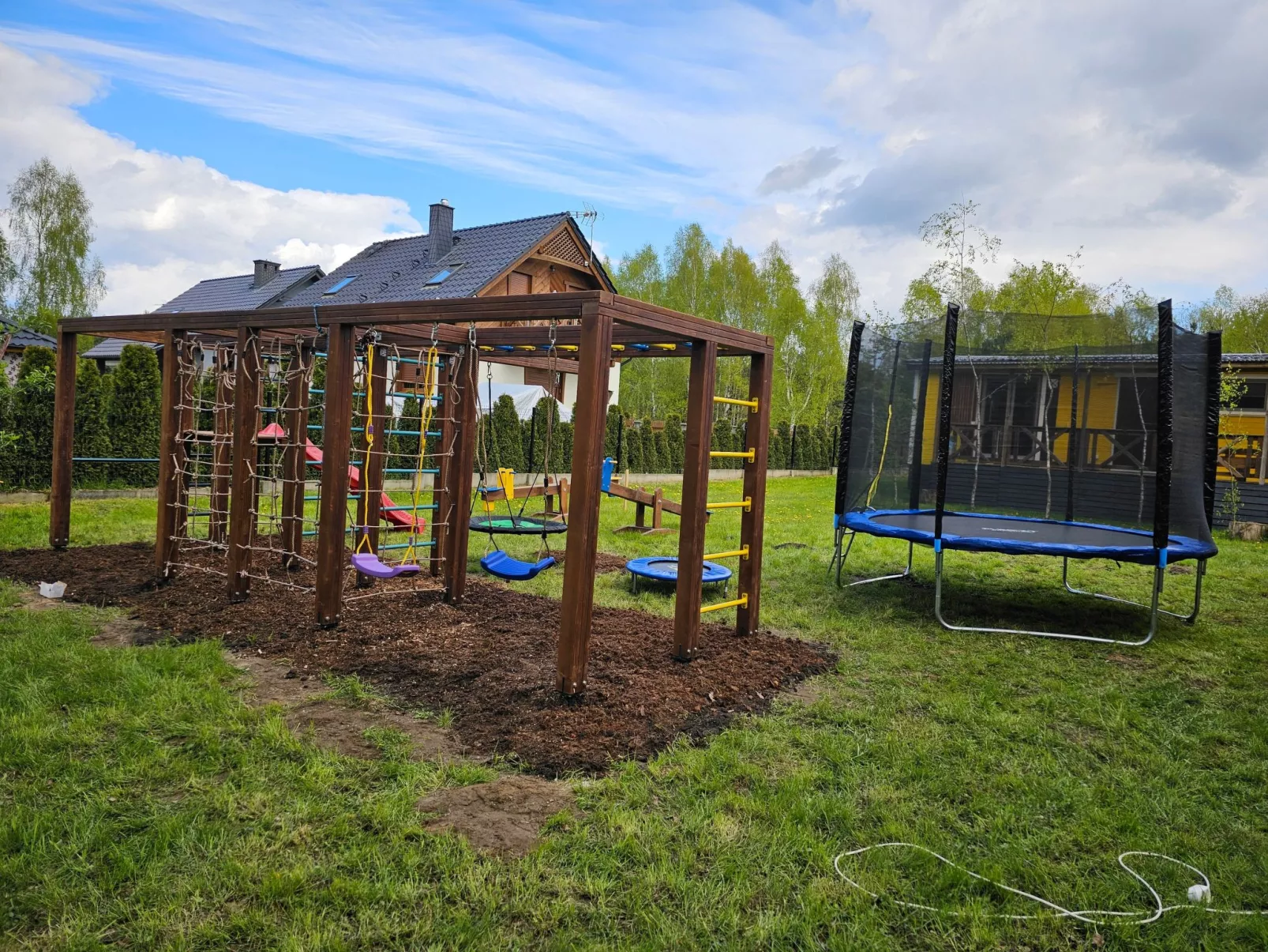 Ganzjahreshäuschen - gelb-Buiten