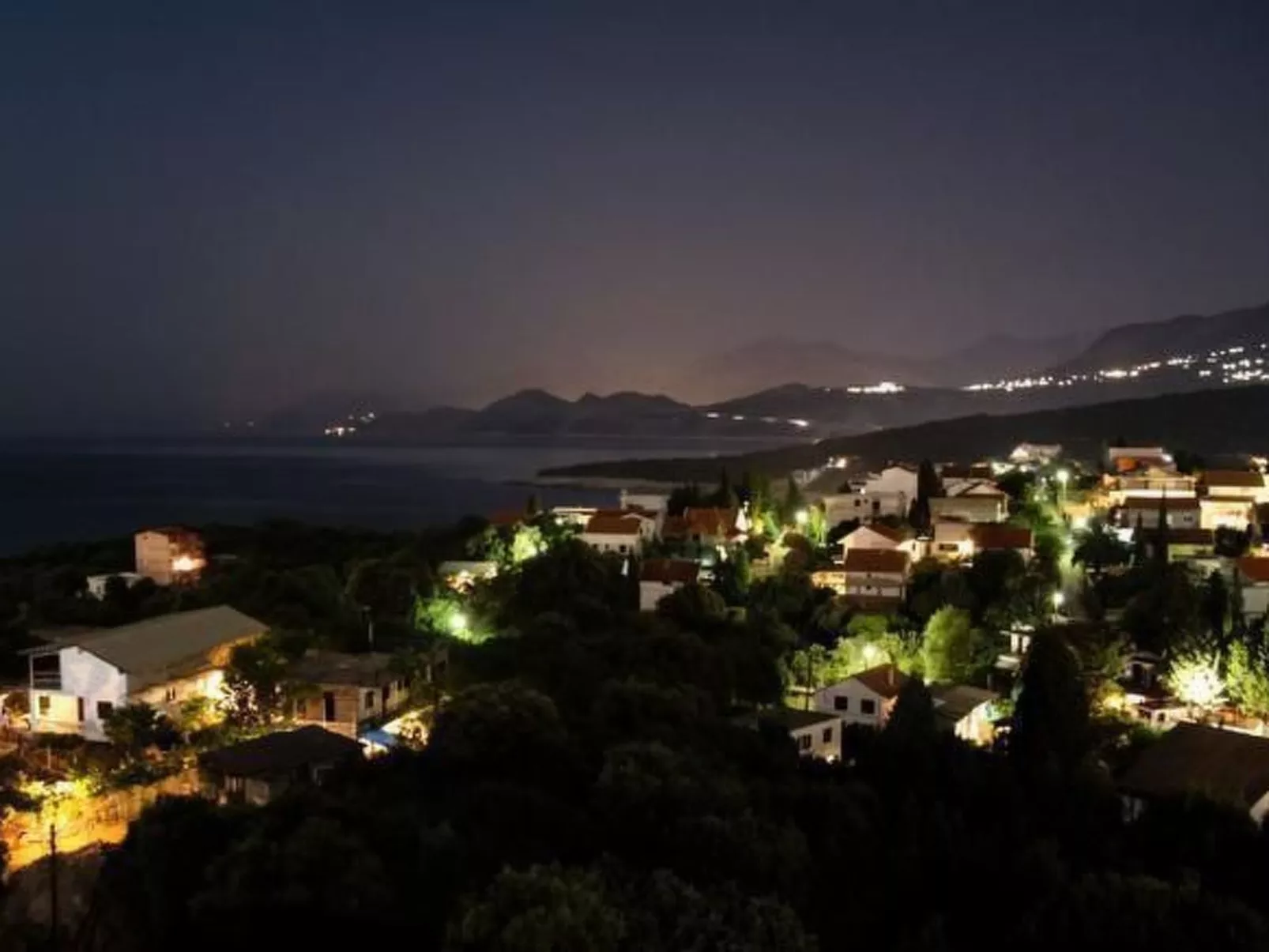 Gemütliche Wohnung mit Meerblick vom Balkon aus-Buiten