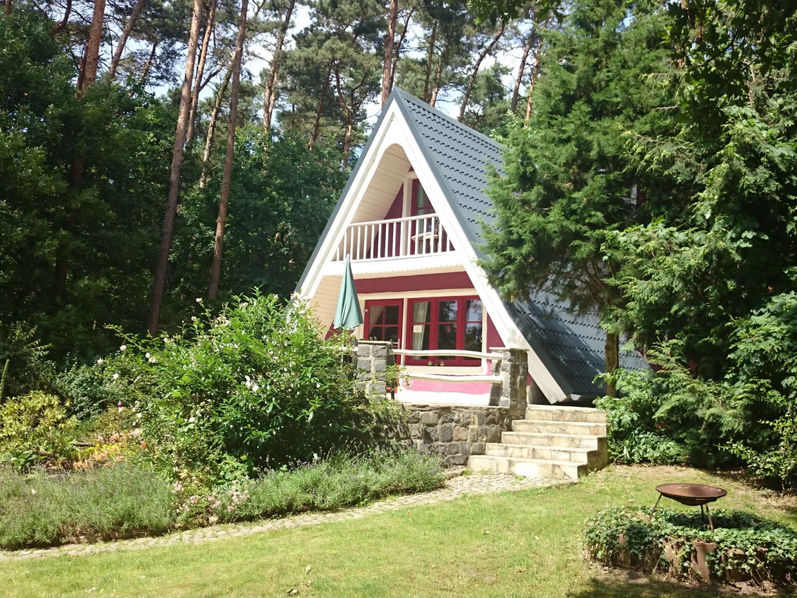 In ruhiger Lage am Waldrand mit Terrasse und großem Grundstück-Buiten