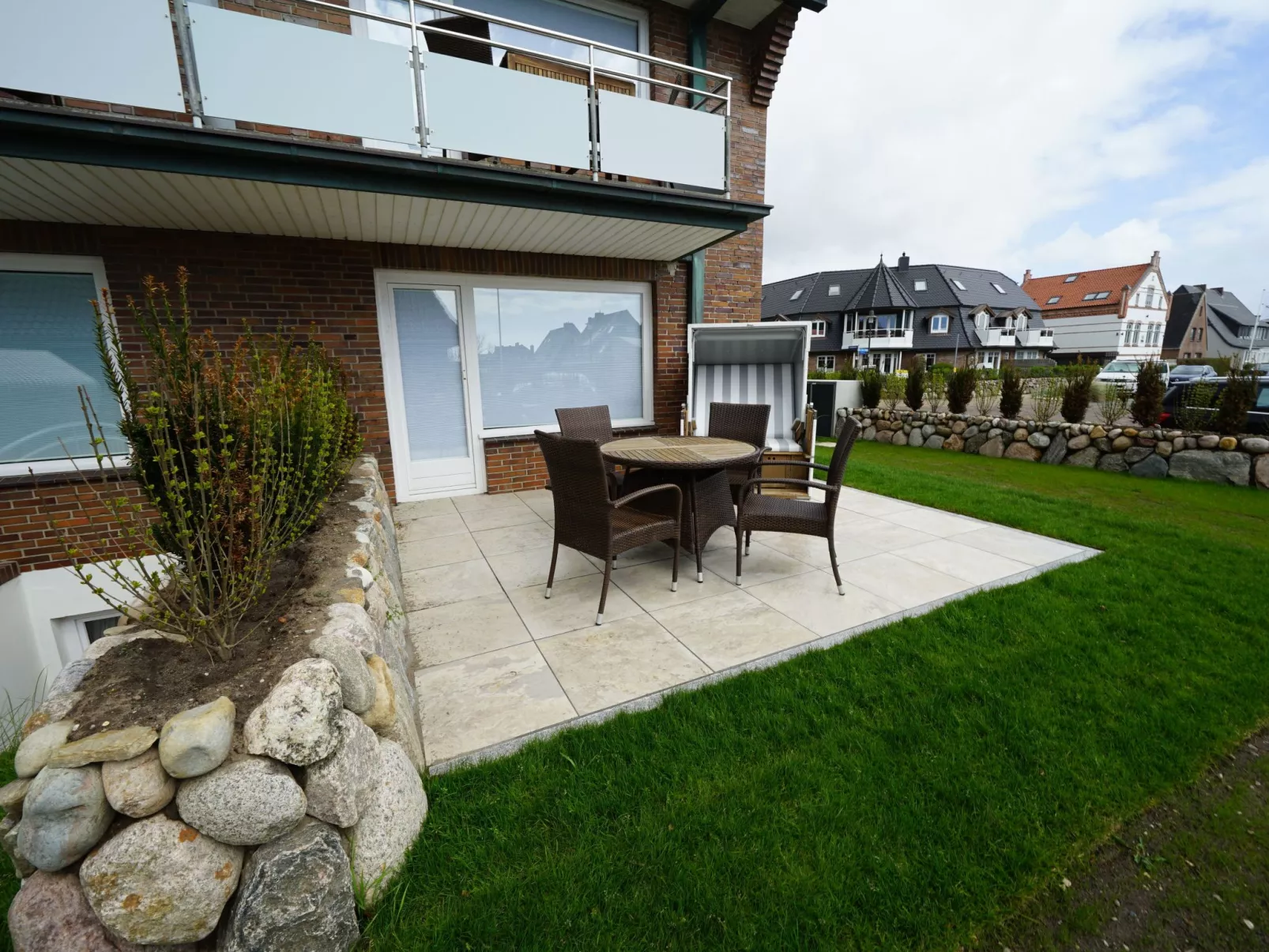 In Westerland mit Sonniger Terrasse-Buiten