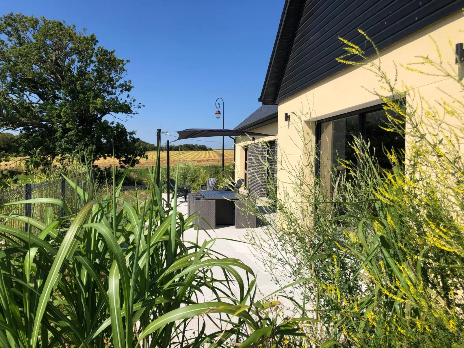 L Atelier Veulais-Buiten