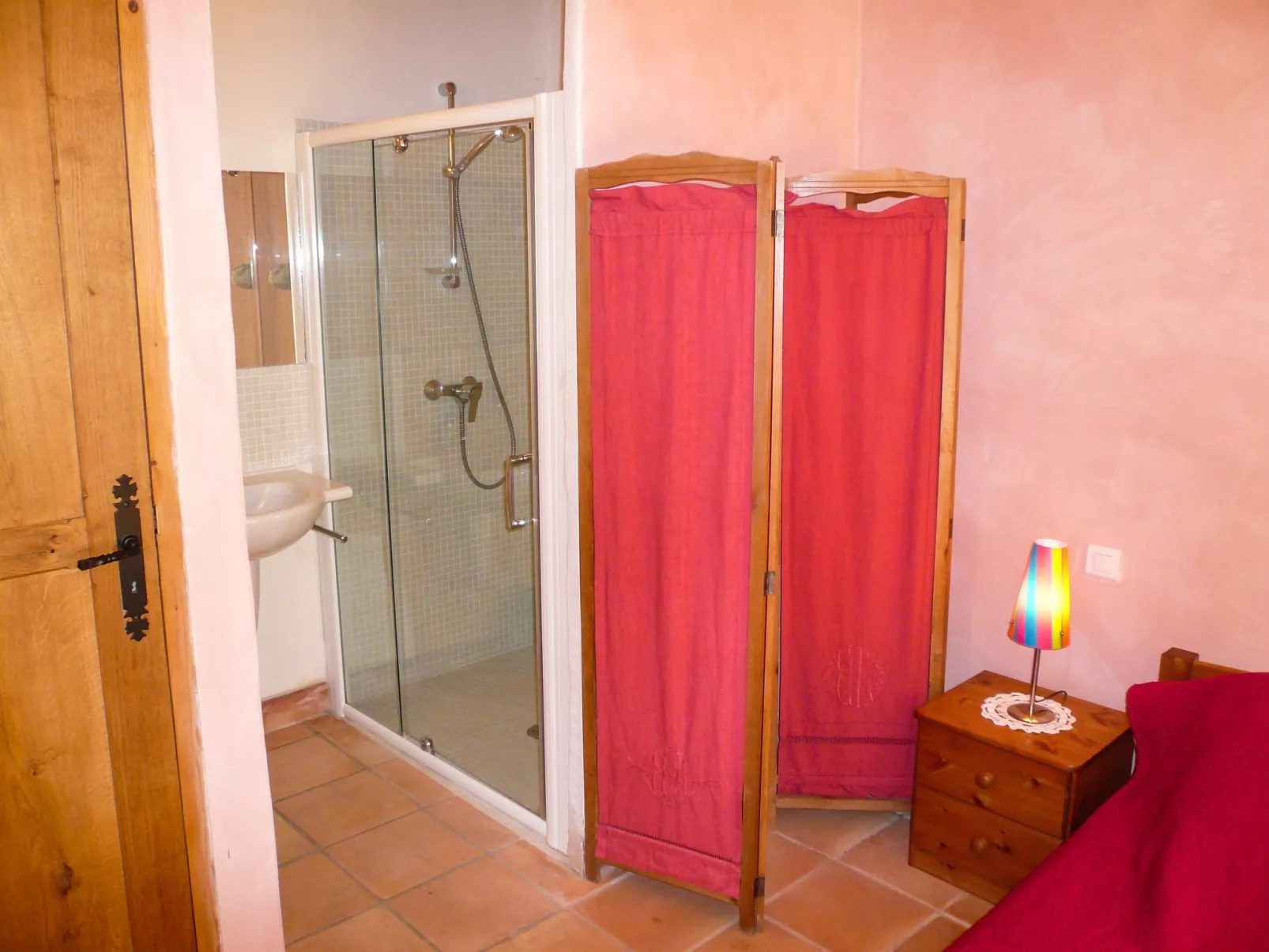 Komfortables Ferienhaus mit Privatpool-Binnen