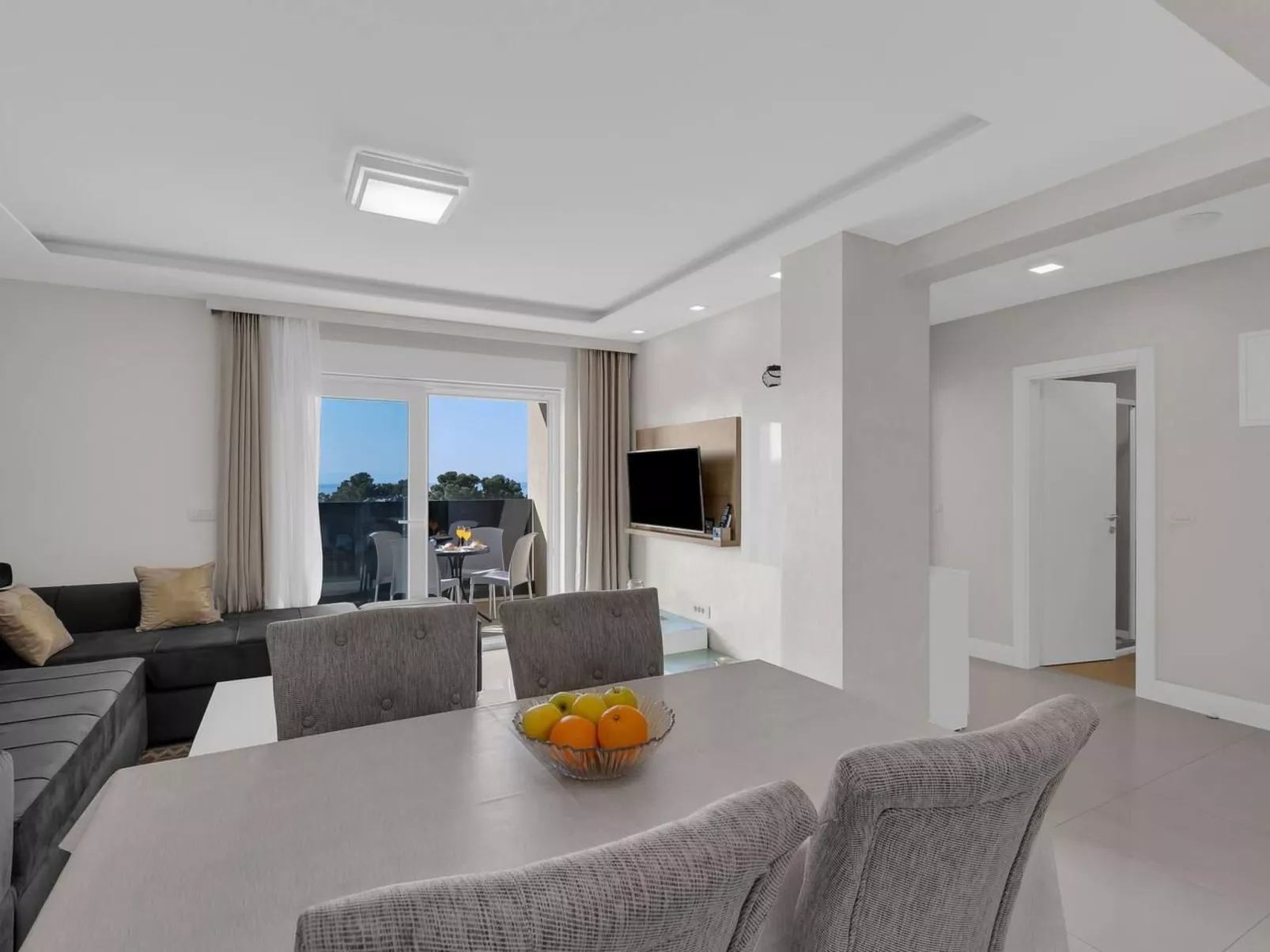 Apartment Hrvoje - nur 50m bis zum Meer-Binnen