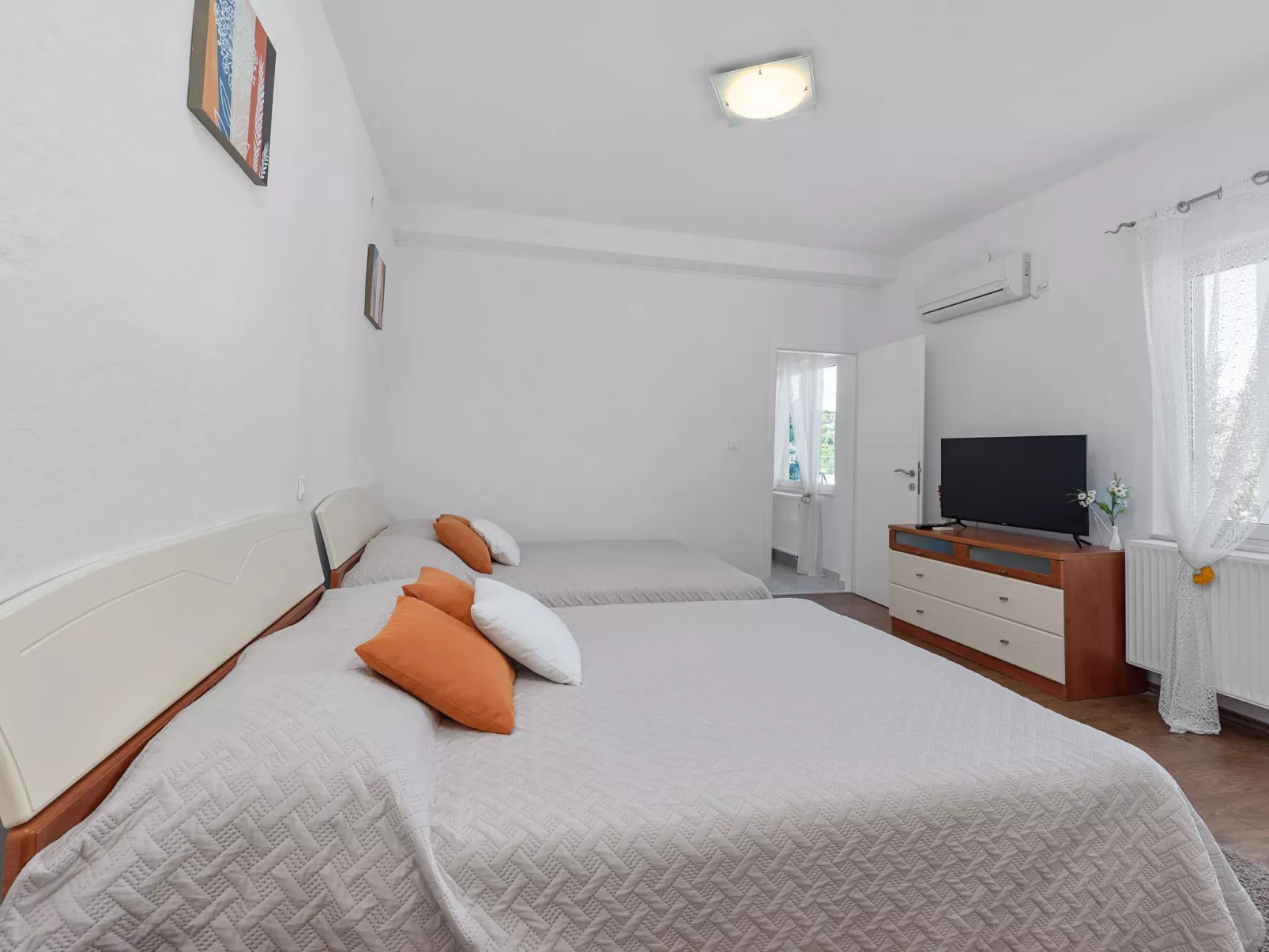 Villa Almas mit Schwimmbad, Fitnessraum, Tennisplatz-Binnen