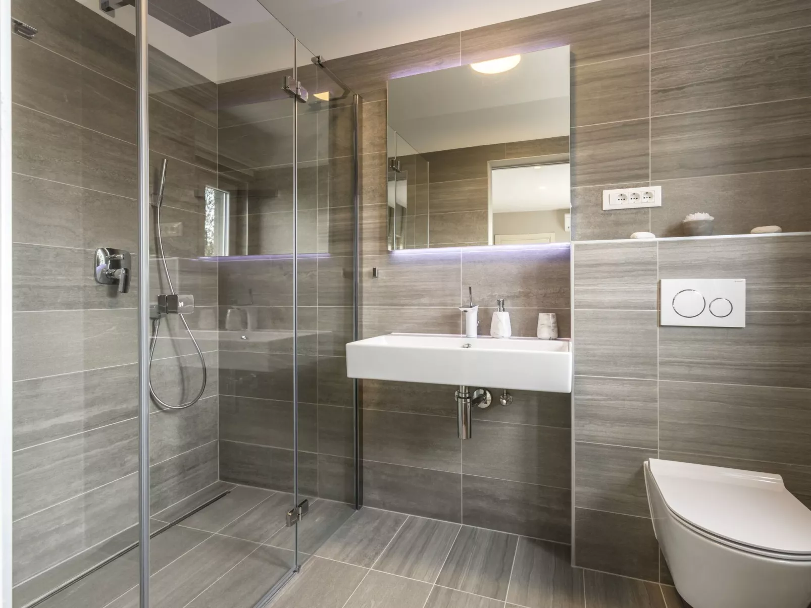 In Mimice mit tollem Pool und Meerblick-Binnen