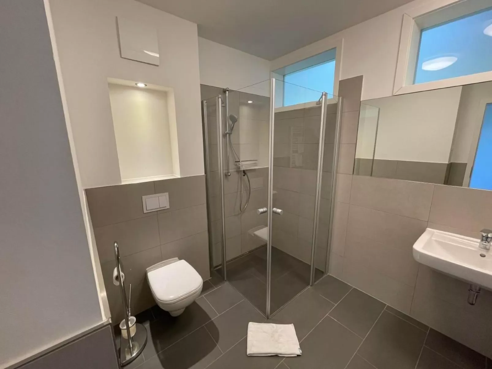 Weisses Traumschloss an der Ostsee-Binnen