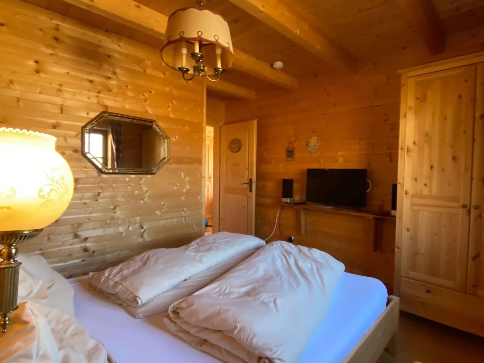 Berghütte mit Blick auf die Berge-Binnen