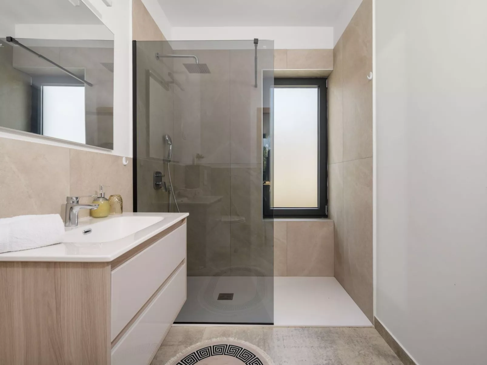 Sunset Villa Santalezi-Binnen