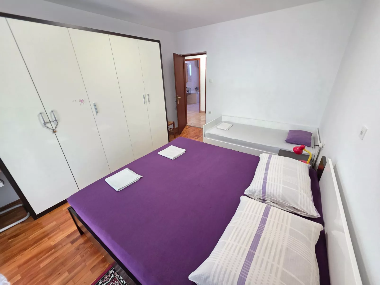 Wohnung im Erdgeschoss mit Terrasse und Grill-Binnen