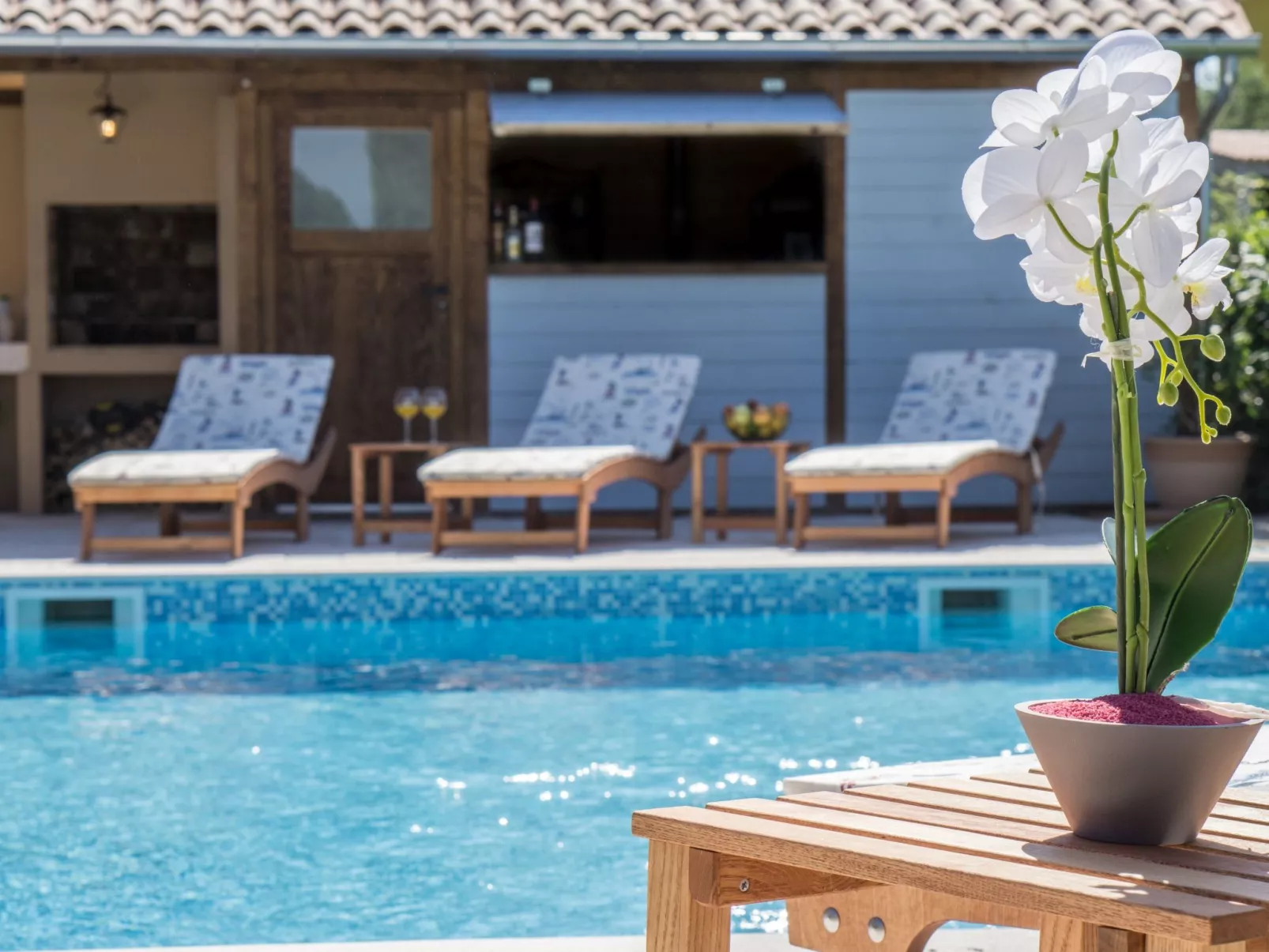 Nettes Ferienhaus in Smoljanci mit Privatem Pool-Buiten