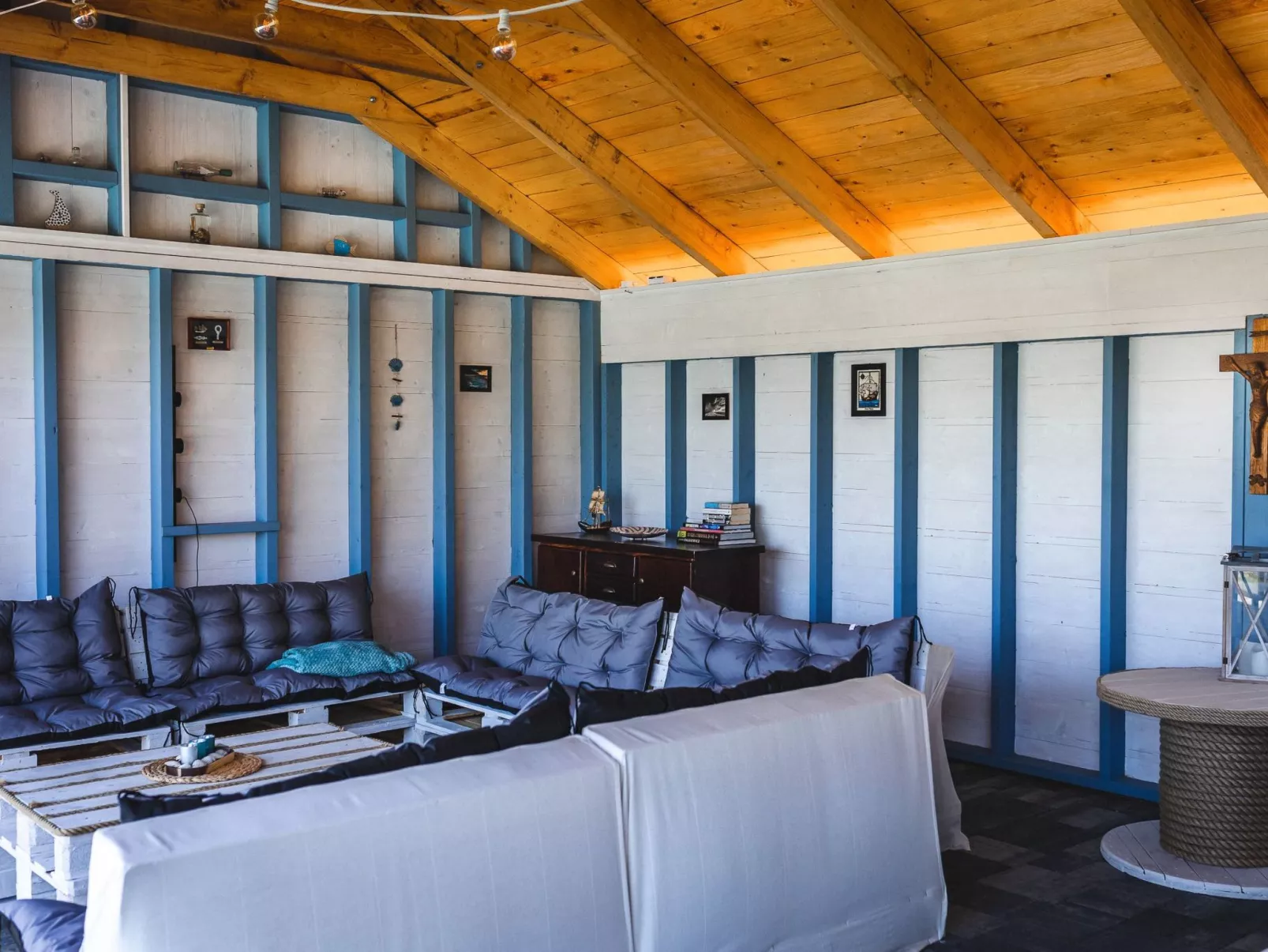 Mit Schwimmbad-Binnen