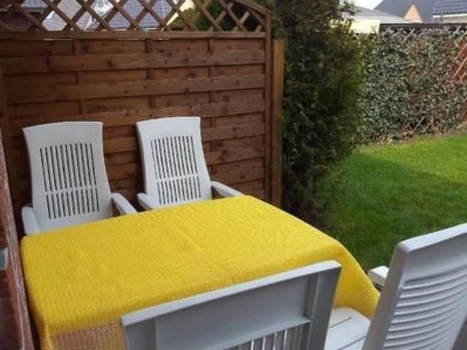 Appartement mit Grill, Garten und Terrasse-Buiten