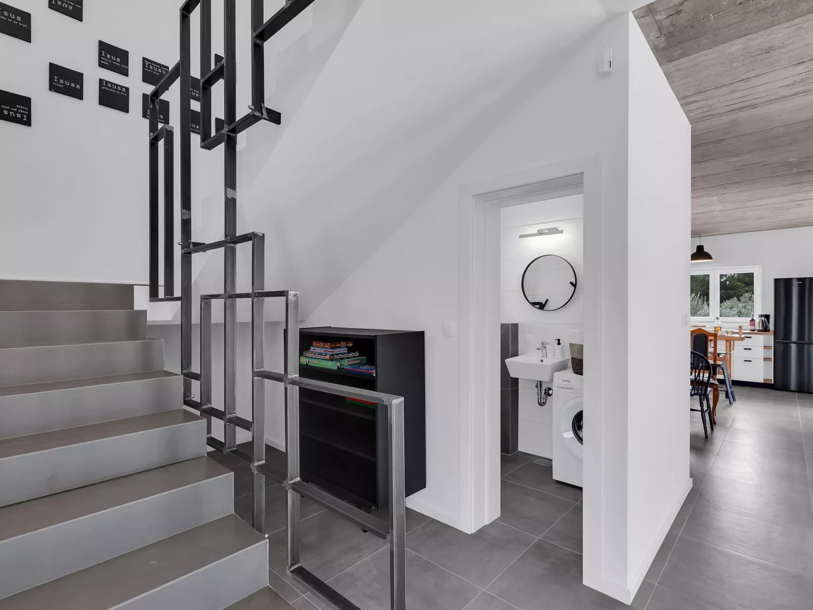 Modernes Ferienhaus in Zaostrog mit Beheiztem Pool-Binnen