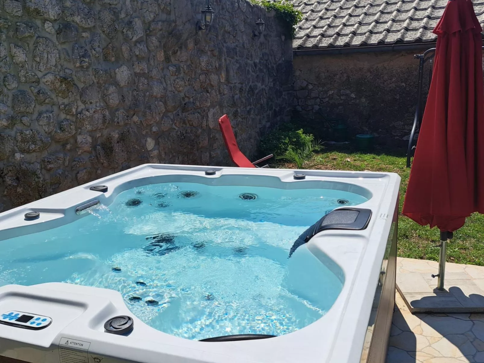 Geräumige Villa mit drei Schlafzimmern und einem ruhigen Garten-Buiten