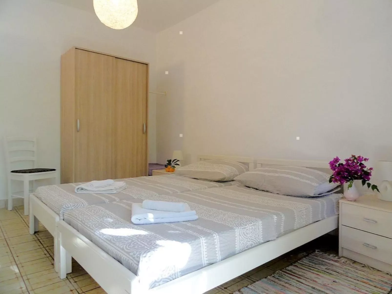 Karmen auf zwei Ebenen mit Garten-Binnen