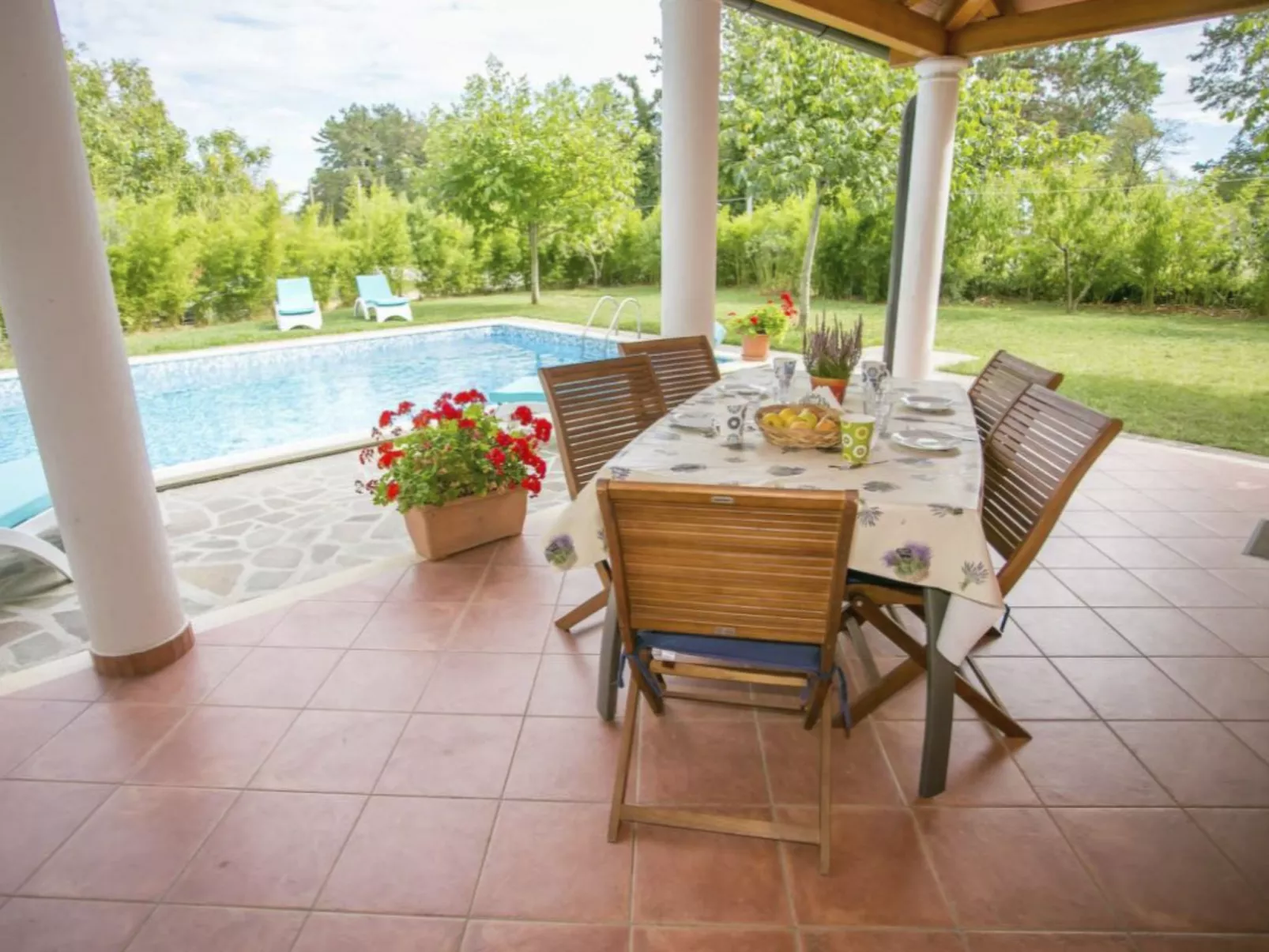 Valmonida mit Pool-Buiten