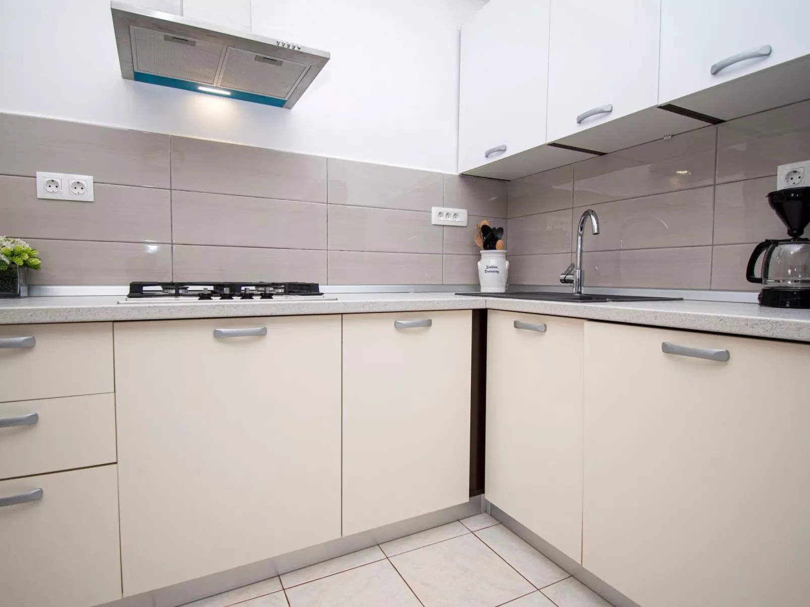 Ruhig und gemütlich 2BR Wohnung in der Nähe des Strandes-Binnen