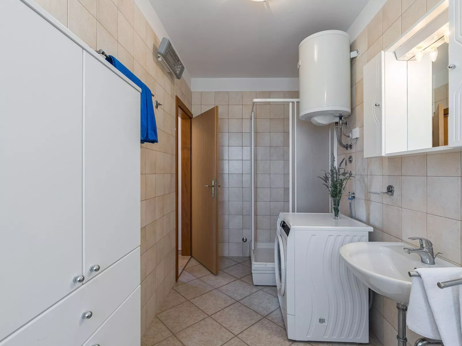 Pinta mit großem Garten-Binnen